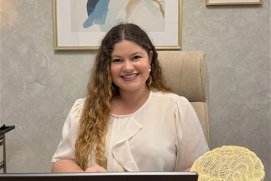 Dra. Karen Robles no consultório em Manaus